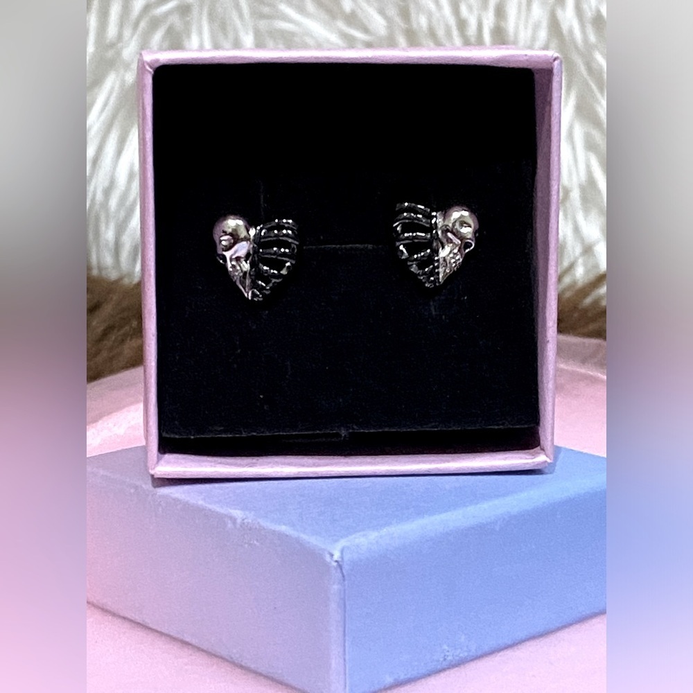 925 Sterling Silver Halloween Gothic Night Club Skeleton Heart Skull Earrings - Picture 2 of 8